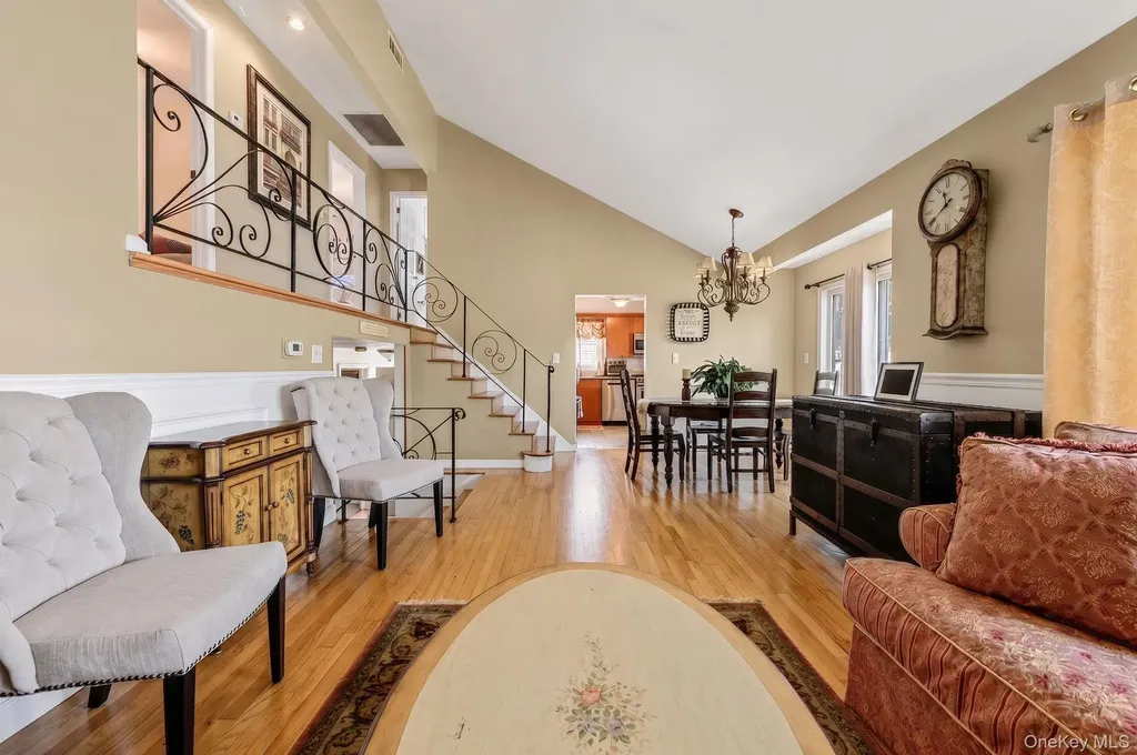 332 N Monroe Avenue Lindenhurst NY 11757