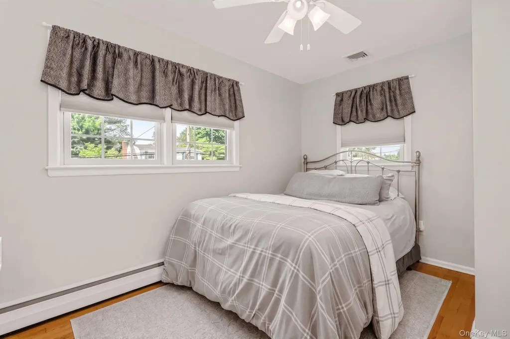 332 N Monroe Avenue Lindenhurst NY 11757