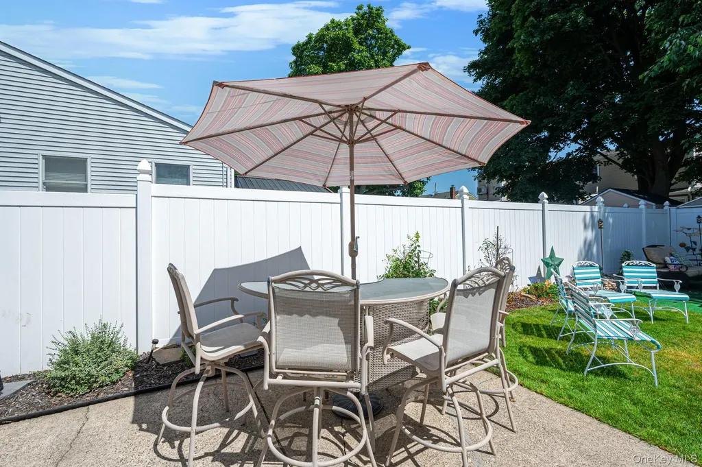 332 N Monroe Avenue Lindenhurst NY 11757