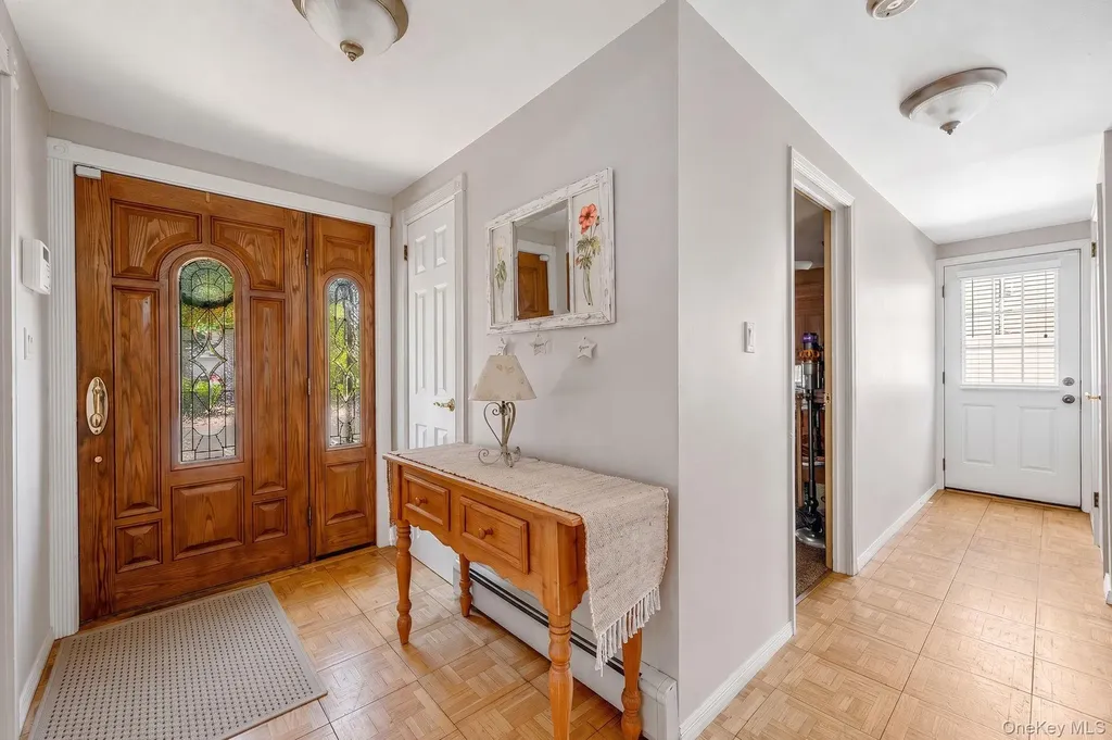 332 N Monroe Avenue Lindenhurst NY 11757