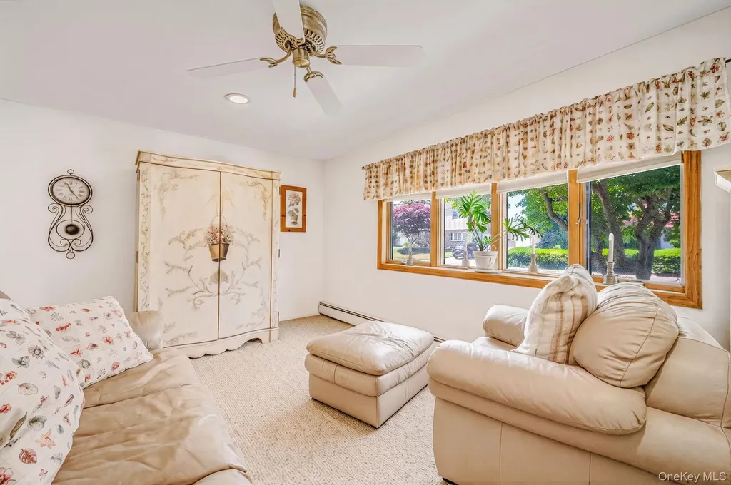 332 N Monroe Avenue Lindenhurst NY 11757