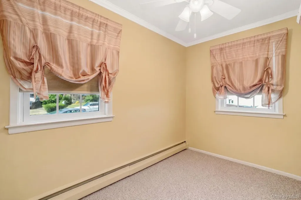 332 N Monroe Avenue Lindenhurst NY 11757