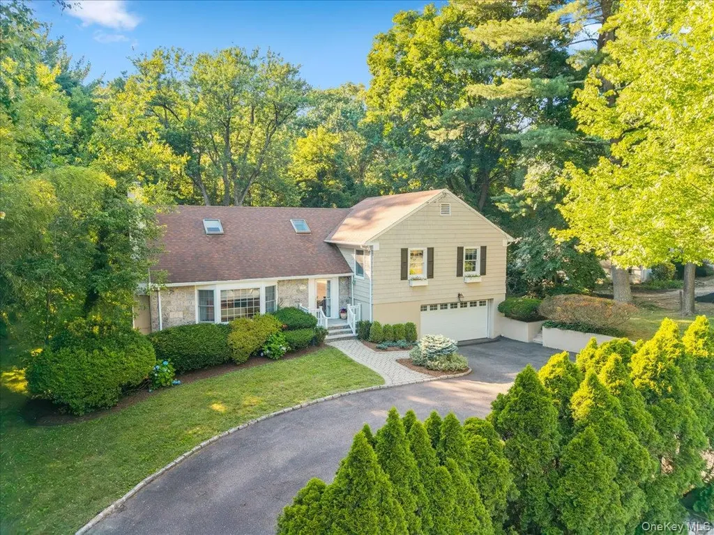 372 Fort Hill Road Scarsdale NY 10583