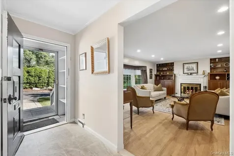372 Fort Hill Road Scarsdale NY 10583