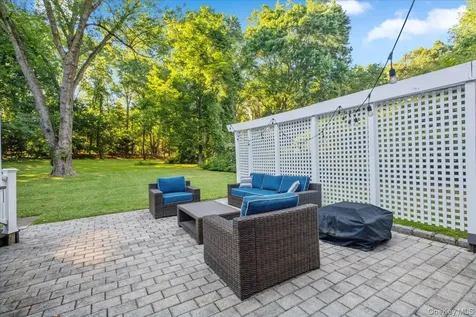 372 Fort Hill Road Scarsdale NY 10583
