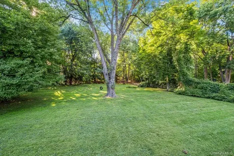 372 Fort Hill Road Scarsdale NY 10583