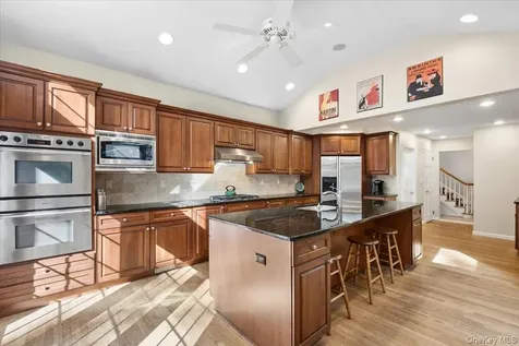 372 Fort Hill Road Scarsdale NY 10583