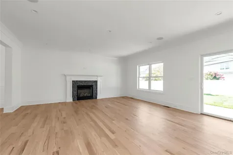 23 Garden Circle Syosset NY 11791