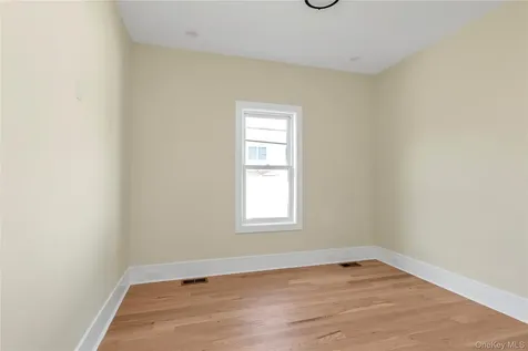 23 Garden Circle Syosset NY 11791