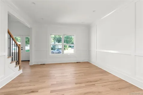 23 Garden Circle Syosset NY 11791