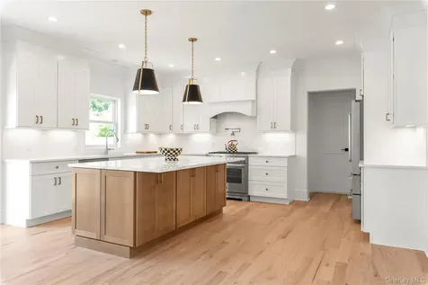 23 Garden Circle Syosset NY 11791