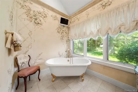 5 Hemlock Drive Brookville NY 11545