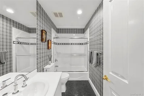 5 Hemlock Drive Brookville NY 11545