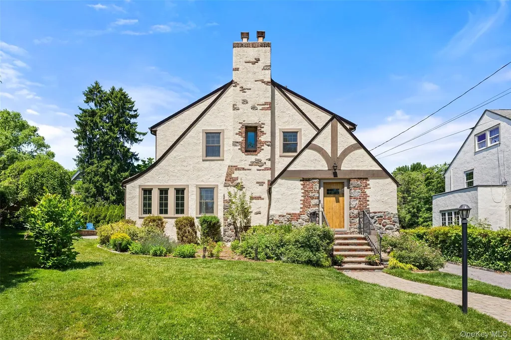 10 Cambridge Court Larchmont NY 10538