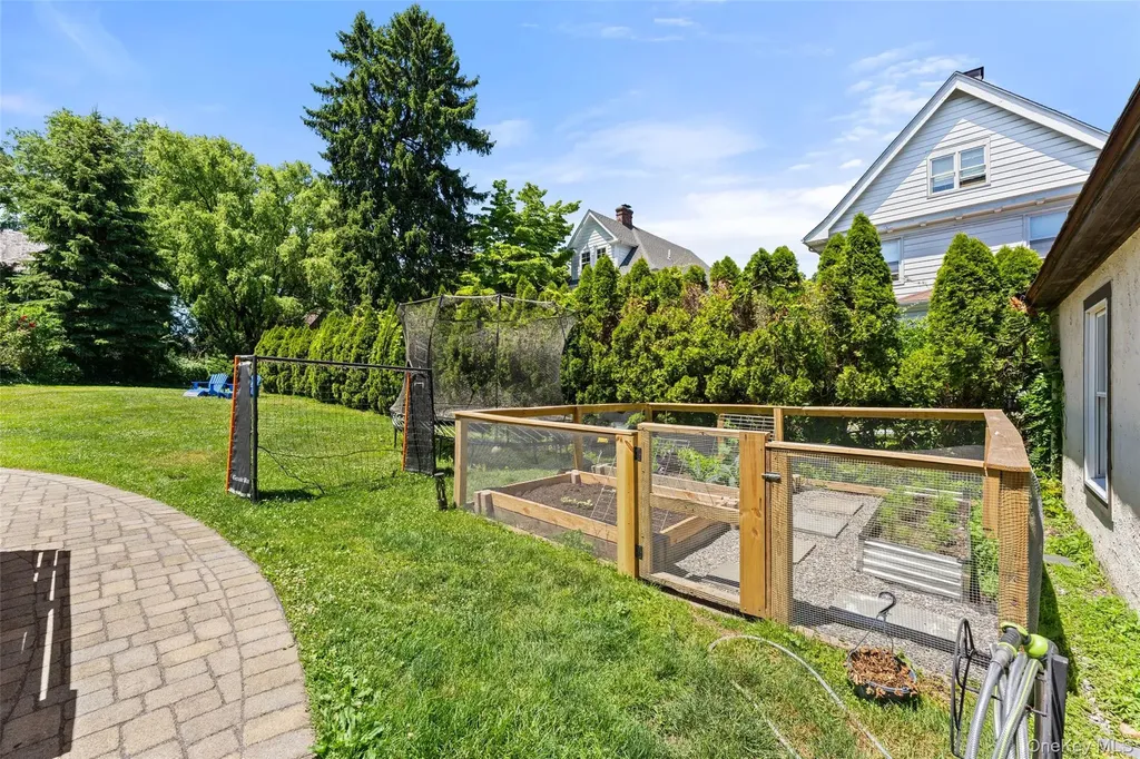 10 Cambridge Court Larchmont NY 10538
