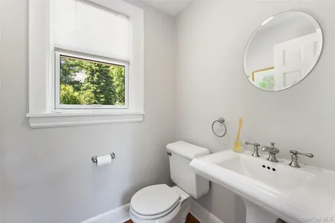 10 Cambridge Court Larchmont NY 10538