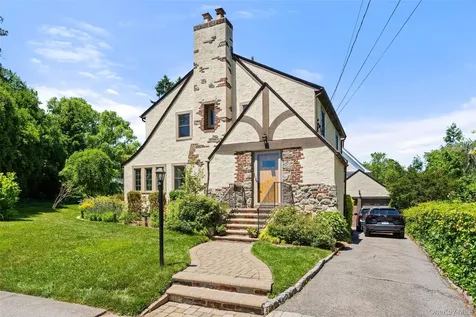 10 Cambridge Court Larchmont NY 10538