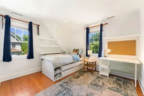 10 Cambridge Court Larchmont NY 10538