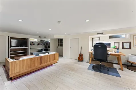 10 Cambridge Court Larchmont NY 10538