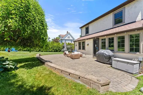 10 Cambridge Court Larchmont NY 10538