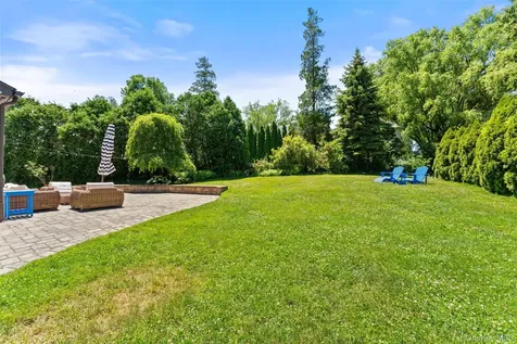 10 Cambridge Court Larchmont NY 10538