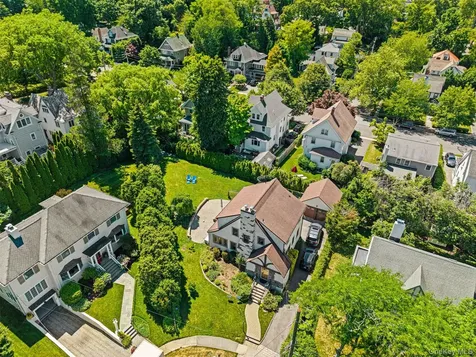 10 Cambridge Court Larchmont NY 10538