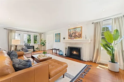 10 Cambridge Court Larchmont NY 10538