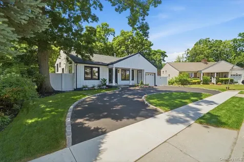 378 Lakeshore Boulevard Massapequa Park NY 11762