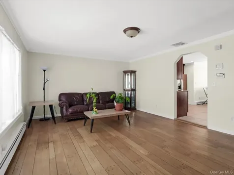 4 23rd Street Jericho NY 11753