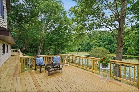 18 Sylvan Road Lake Peekskill NY 10537