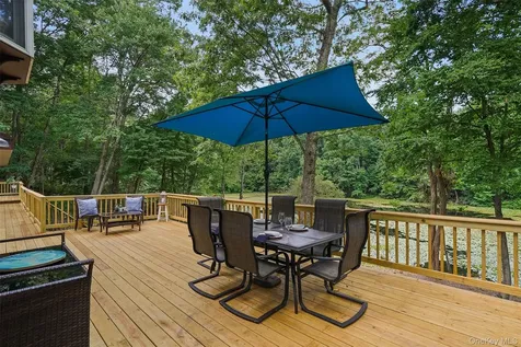 18 Sylvan Road Lake Peekskill NY 10537