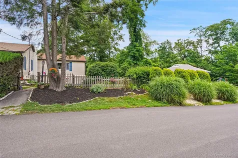 18 Sylvan Road Lake Peekskill NY 10537