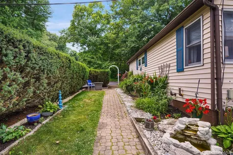 18 Sylvan Road Lake Peekskill NY 10537