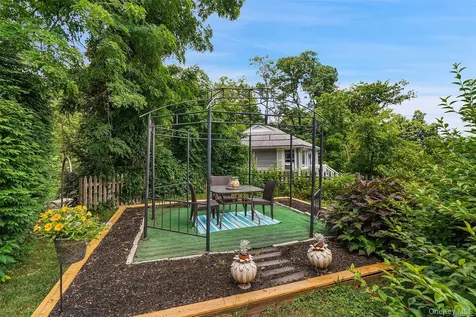 18 Sylvan Road Lake Peekskill NY 10537
