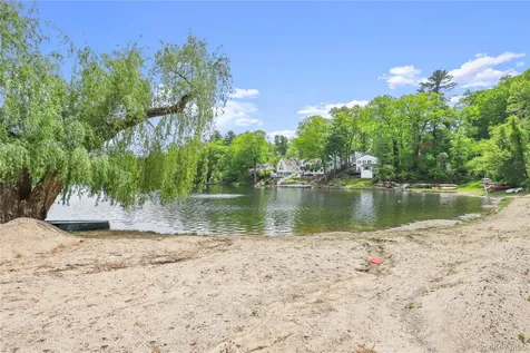 18 Sylvan Road Lake Peekskill NY 10537