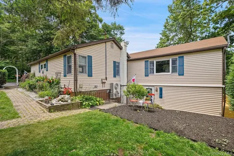 18 Sylvan Road Lake Peekskill NY 10537