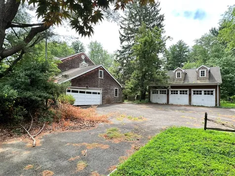 7 Locust Lane Upper Brookville NY 11545