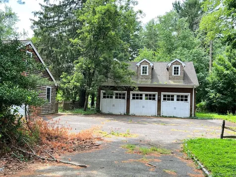 7 Locust Lane Upper Brookville NY 11545