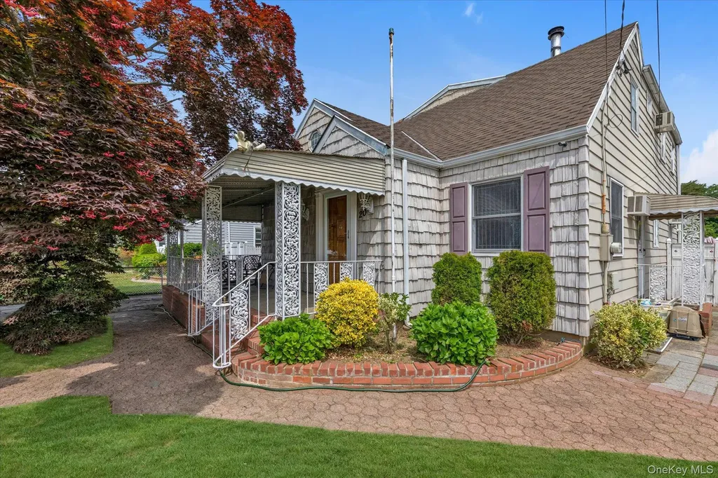 20 Francine Drive N Massapequa NY 11758