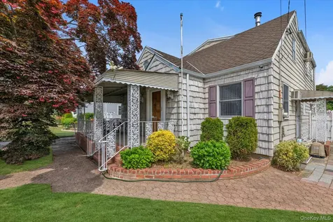 20 Francine Drive N Massapequa NY 11758