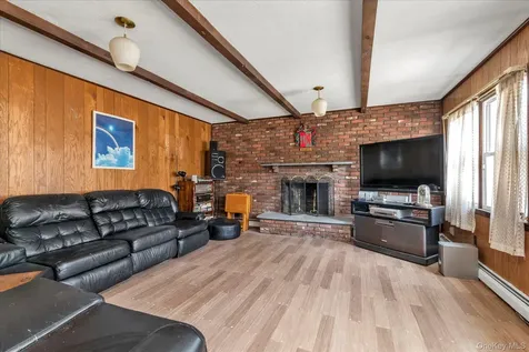 20 Francine Drive N Massapequa NY 11758