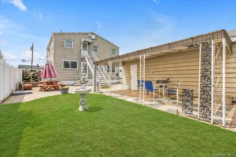 20 Francine Drive N Massapequa NY 11758