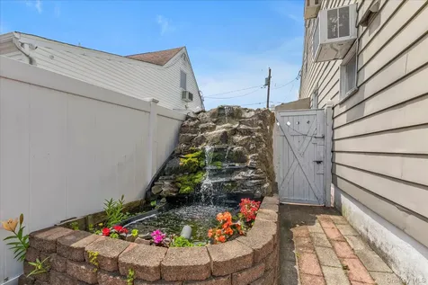 20 Francine Drive N Massapequa NY 11758