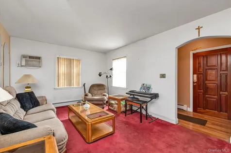20 Francine Drive N Massapequa NY 11758
