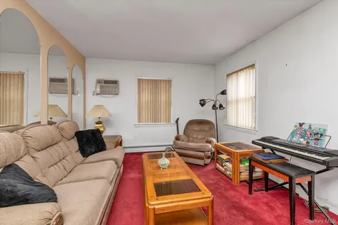 20 Francine Drive N Massapequa NY 11758