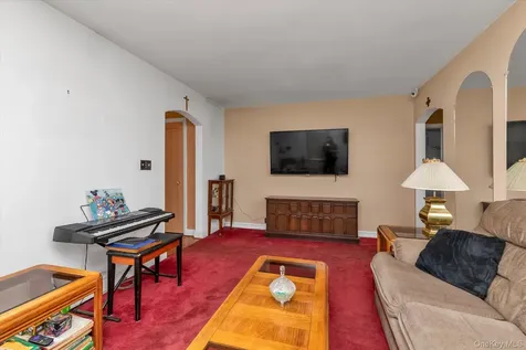20 Francine Drive N Massapequa NY 11758