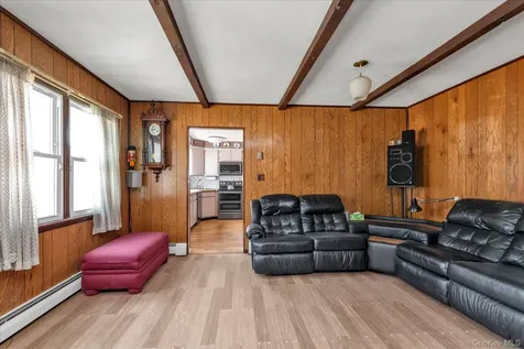 20 Francine Drive N Massapequa NY 11758