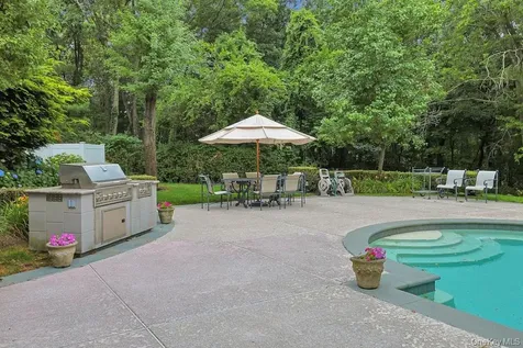 9 Old Woods Drive Harrison NY 10528