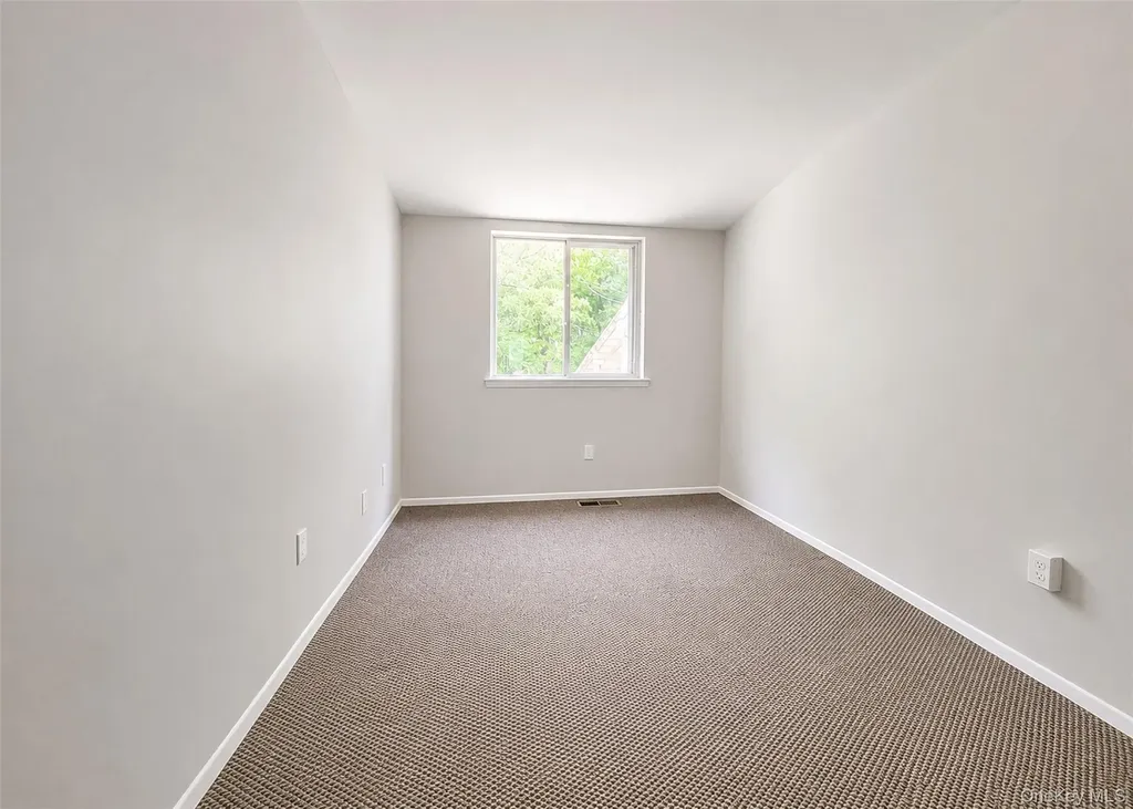 136 Hill Crescent Calverton NY 11933