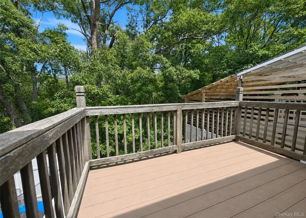 136 Hill Crescent Calverton NY 11933